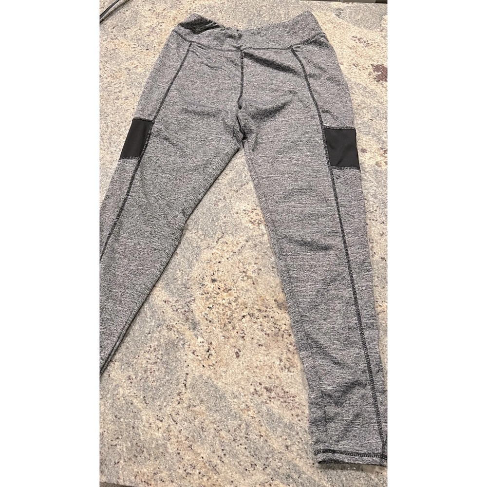✨WOMENS MEDIUM GRAY LEGGINGS✨